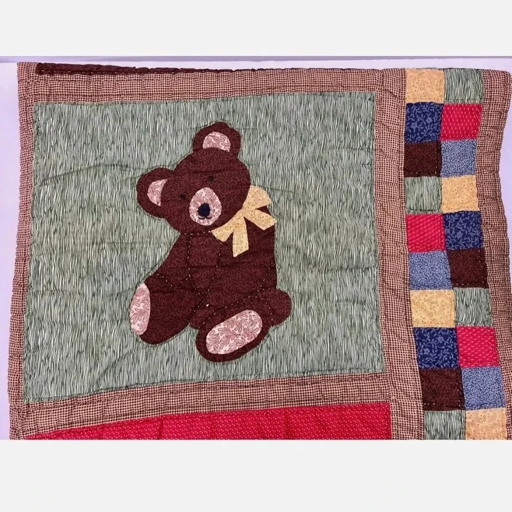 Vintage Handmade Teddy Bear Quilt Crib Size Throw Wall Hanging